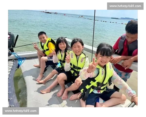 出海逐浪：驾船冲浪的欢乐时光